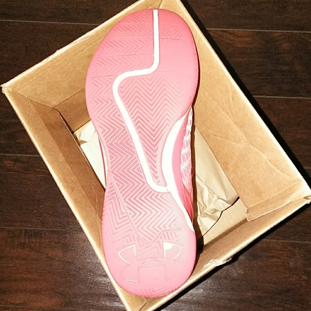 Basketball Shoes - Picture 3 of 3